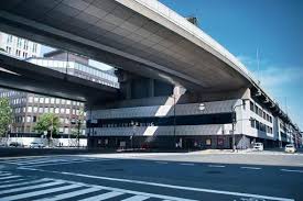 大阪市中央区船場中央・船場センタービル9号館B1（北通）軒先